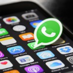 Emoticones y cambio de estilo: el arsenal de cambios de WhatsApp para recuperar terreno
