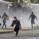 Atacaron la residencia del embajador argentino en Chile en otro día de violentas protestas contra Piñera