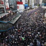 Multitudinaria protesta en Hong Kong 