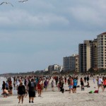 En EE.UU. abarrotan playas de Florida pese a altos índices de Covid-19