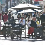 Ciudad: habilita bares con mesas en las calles y avanza en ampliar la construcción