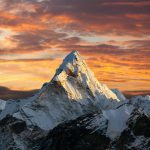 El coronavirus llega al techo del mundo: primer caso detectado en el Everest