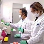 Científicos argentinos investigan la cura del cáncer a través de una vacuna