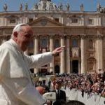 El papa Francisco saluda en Roma al nieto 133 recuperado por las Abuelas de Plaza de Mayo